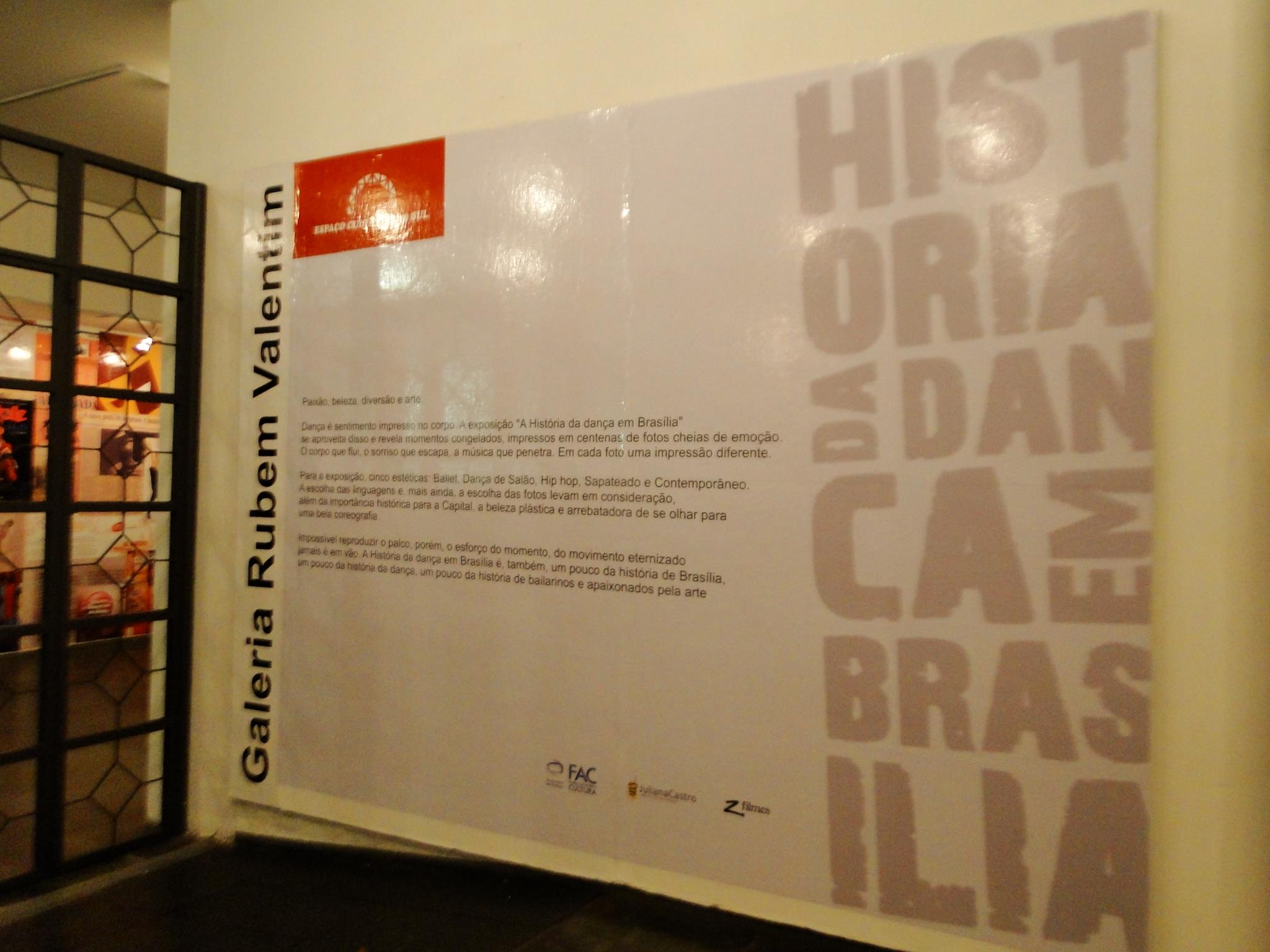 Registro fotográfico da exposição e do lançamento de Fragmentos da Dança, imagem 2 do acervo