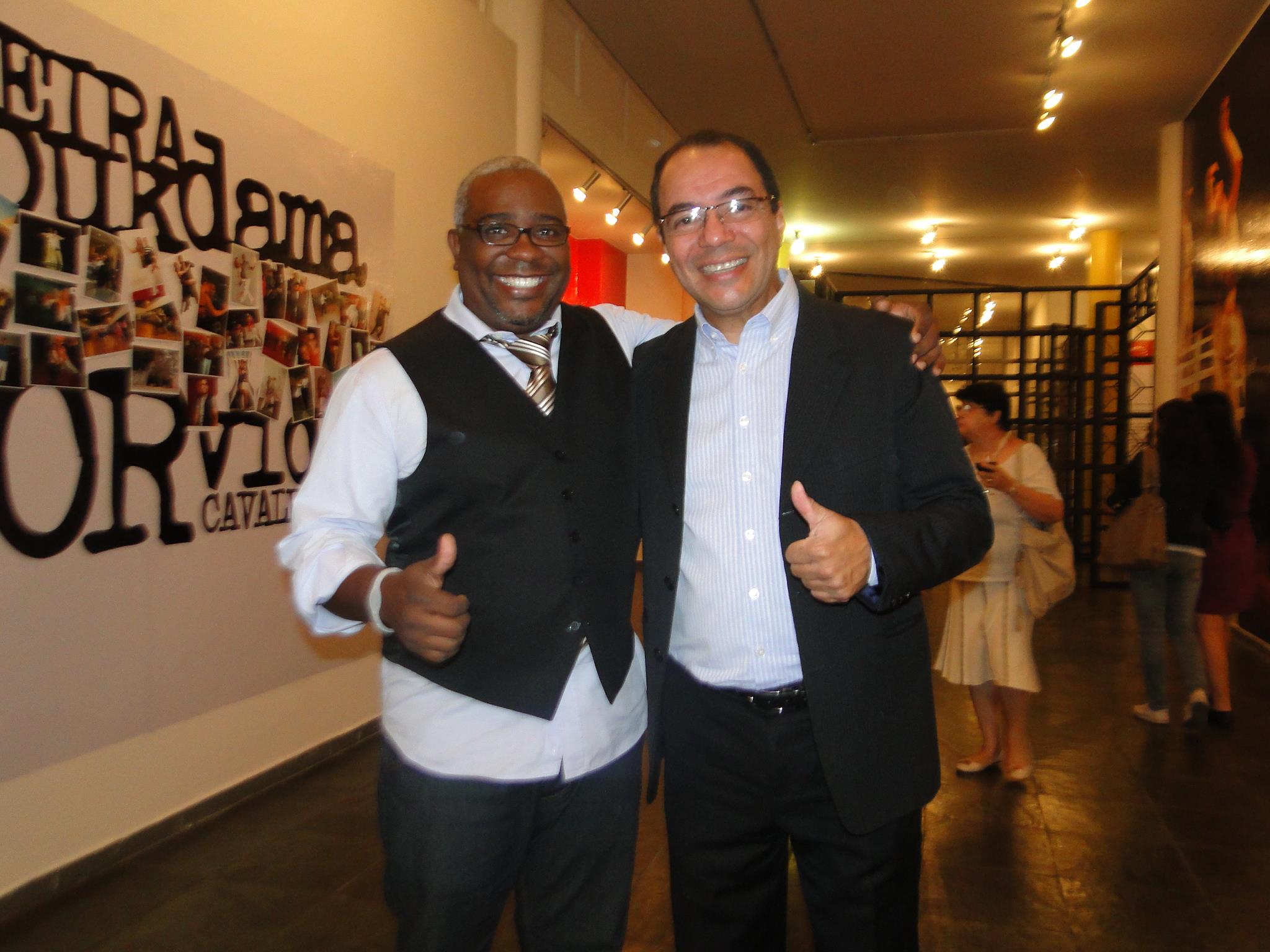 Registro fotográfico da exposição e do lançamento de Fragmentos da Dança, imagem 8 do acervo