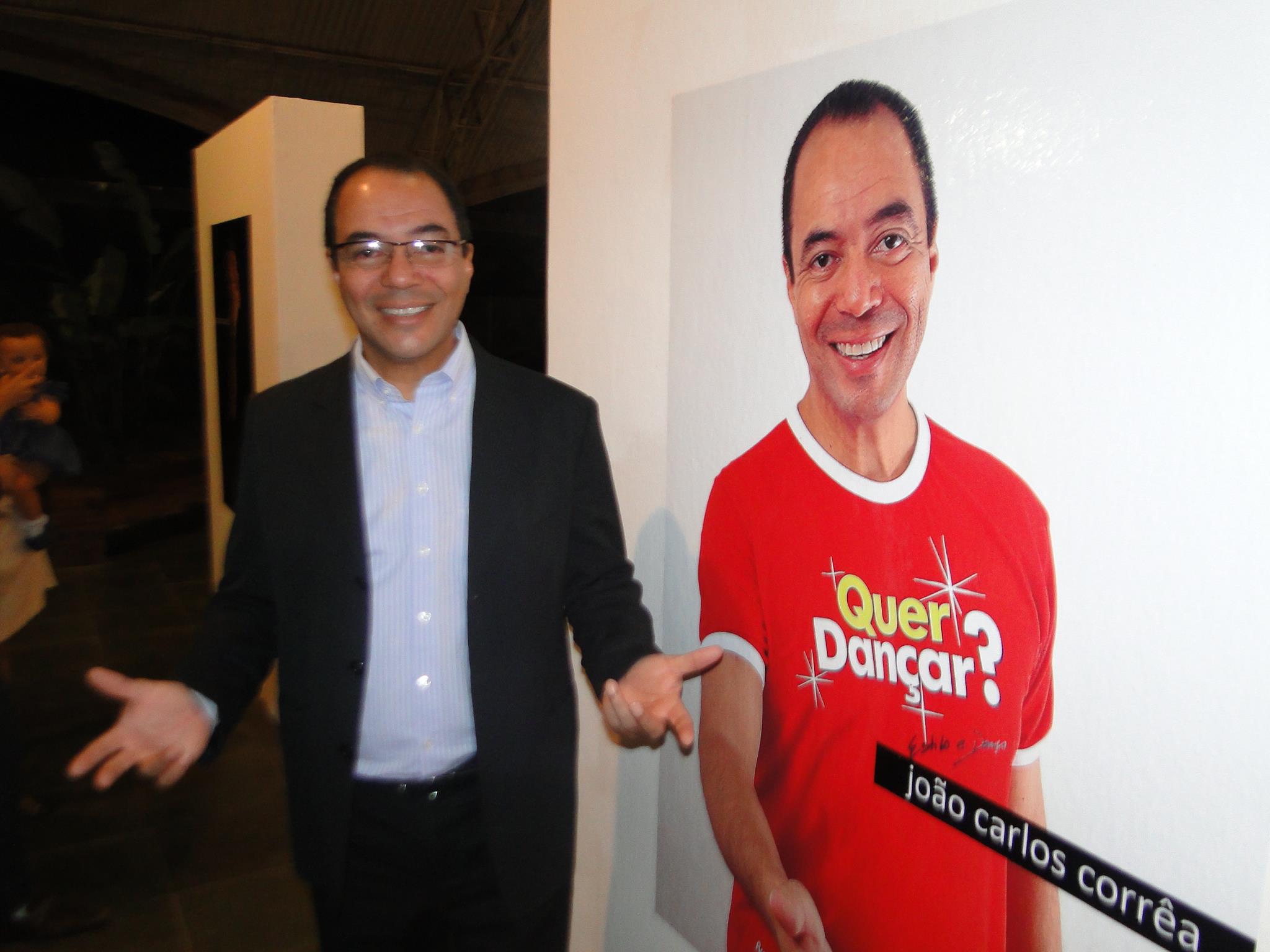 Registro fotográfico da exposição e do lançamento de Fragmentos da Dança, imagem 13 do acervo