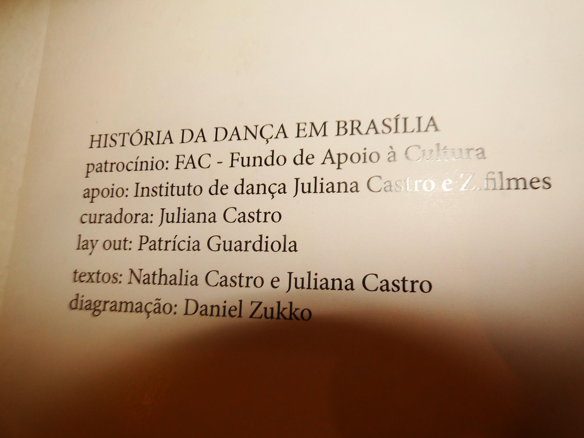Painel de créditos da exposição História da Dança em Brasília apresentado no espaço expositivo