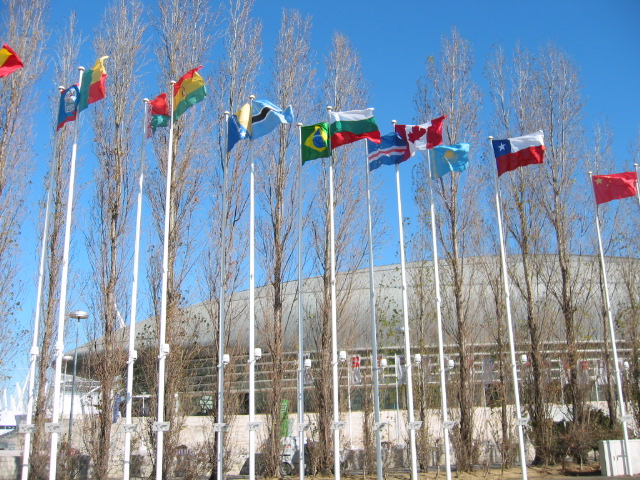 Bandeiras de diversos países hasteadas durante a missão Embratur Europa em Lisboa, em 2007