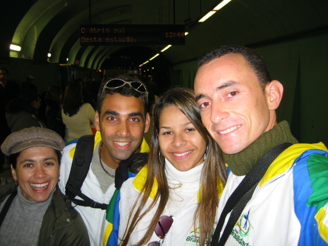 Integrantes do Grupo Brasilidade reunidos durante deslocamento da missão Embratur Europa em Lisboa, em 2007