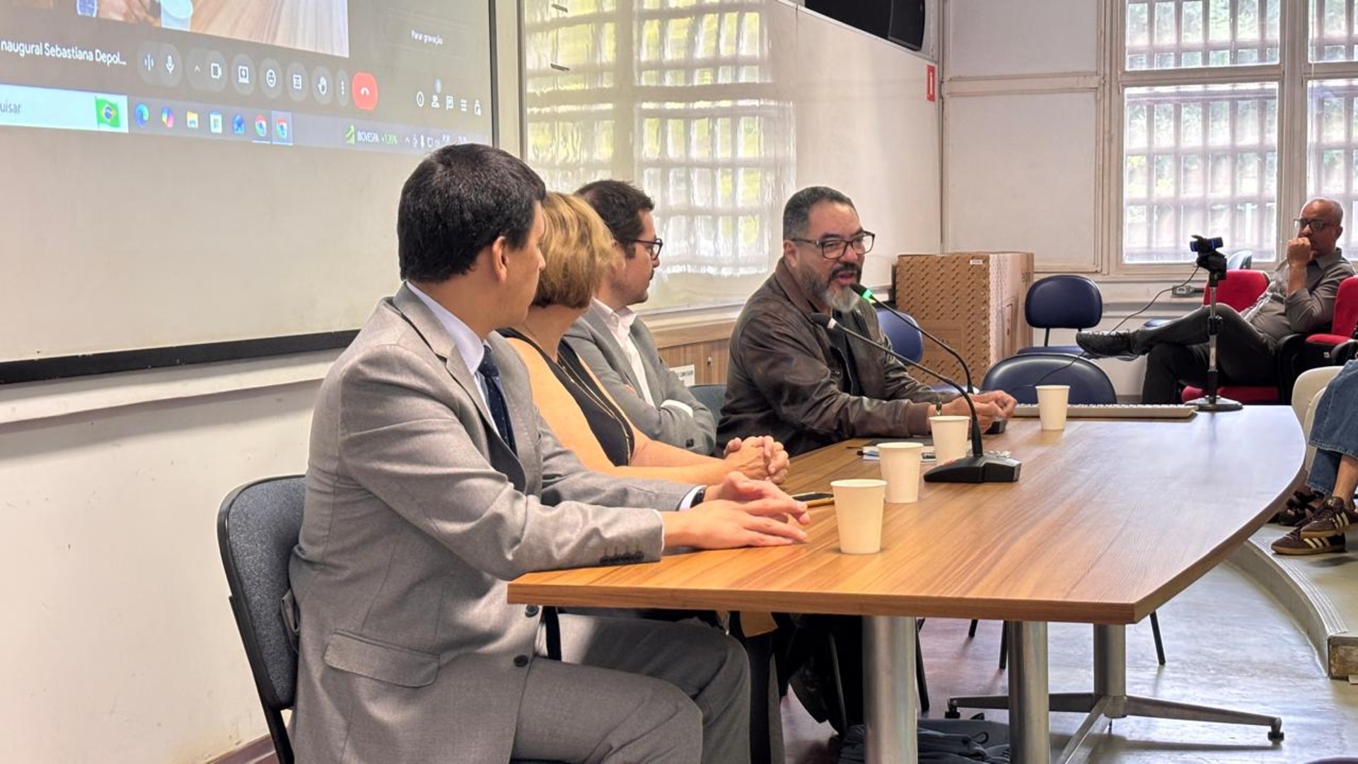 Mesa de apertura de la clase magistral del PROLAM-USP con João Carlos Corrêa, Sebastián Depolo Cabrera, Juan Alonso Gutierrez López y Marilene Proença Rebello de Souza