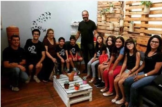 João Carlos Corrêa, colaboradores e participantes reunidos no espaço de acolhimento da Funarte Brasília