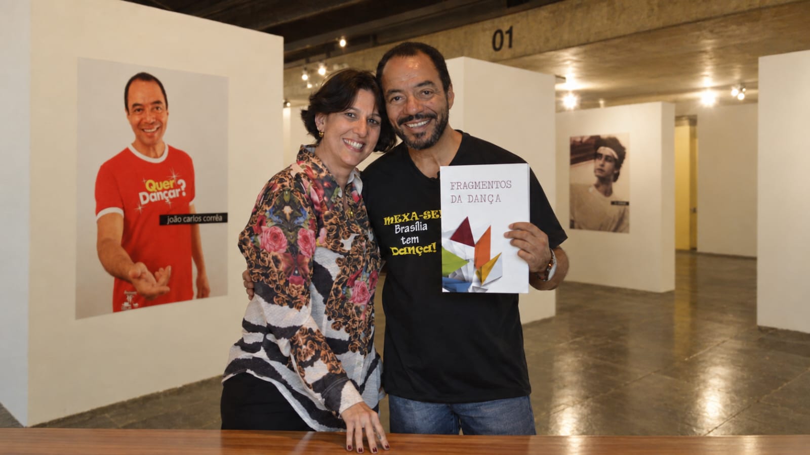 João Carlos Corrêa em registro da exposição sobre a história da dança em Brasília, realizada em 2011