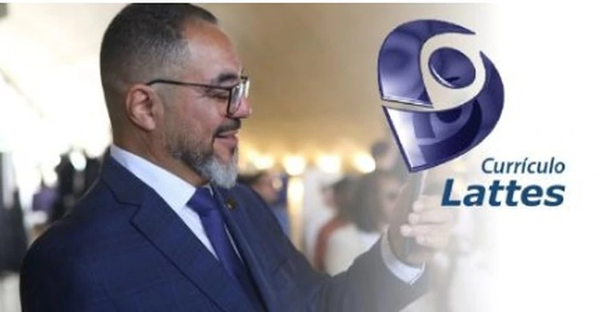 João Carlos Corrêa ao lado do símbolo do Currículo Lattes
