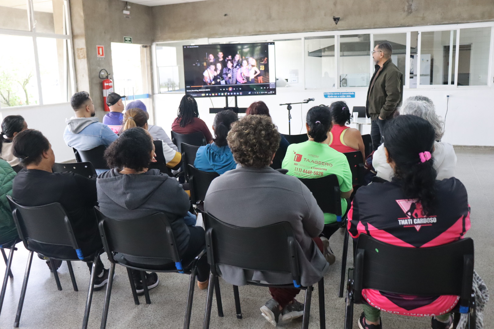 Público assiste a um registro audiovisual durante encontro na Fábrica de Cultura de Sapopemba