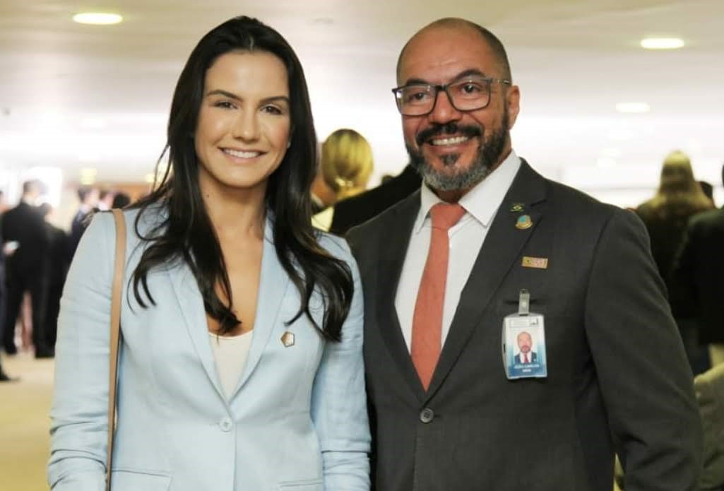 João Carlos Corrêa ao lado da empresária e esportista brasileira Kyra Gracie em solenidade no Palácio do Planalto.