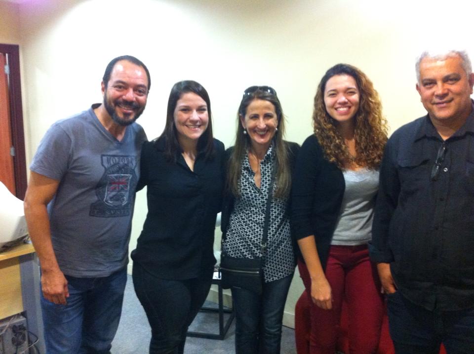 João Carlos Corrêa e quatro participantes posam juntos em uma sala durante o XIII Fórum Nacional de Dança.